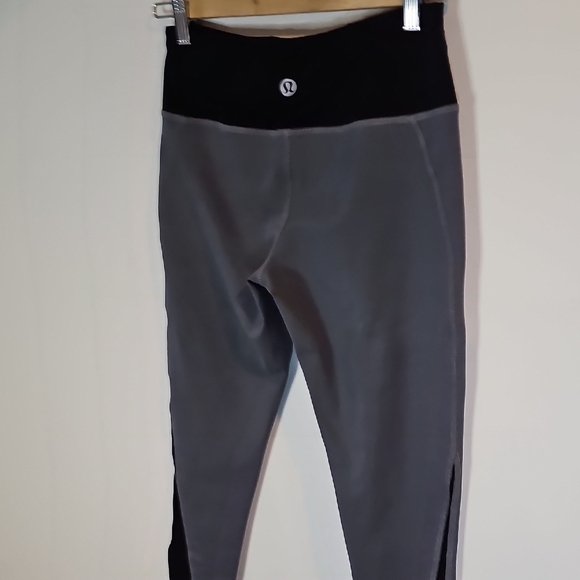 Lululemon Athletica Gray and Black Leggings with Stretchy Fit - Picture 4 of 7